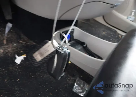 2020 Chrysler Voyager Lxi из США, поврежденный, VIN 2C4RC1DG7LR163654